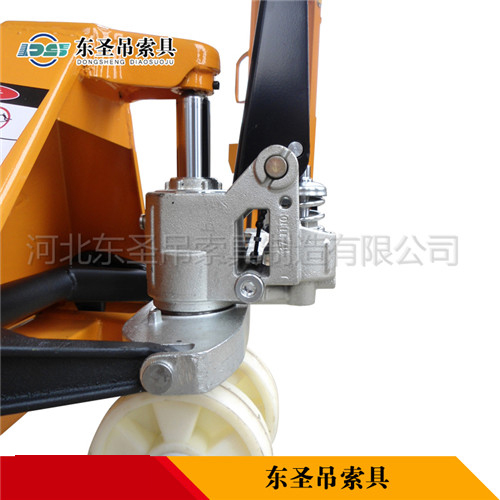 5噸手動叉車產品液壓缸部分展示--河北東圣吊索具制造有限公司--手動叉車|液壓堆高車|小型攪拌機|石材夾具