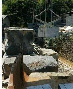 F-28鏈條石材吊夾公園建設(shè)使用現(xiàn)場--河北東圣吊索具制造有限公司--石材夾具|小型攪拌機|液壓堆高車|手動叉車
