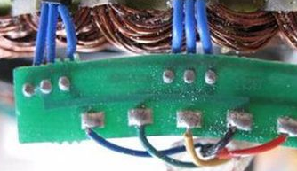 小型攪拌機電機進水后拆開吹干現場--河北東圣吊索具制造有限公司--小型攪拌機|小型混凝土攪拌機|小型水泥攪拌機